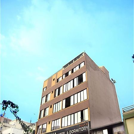 Charyana Hotel Ac Dormitory Ahmedabad Exterior foto