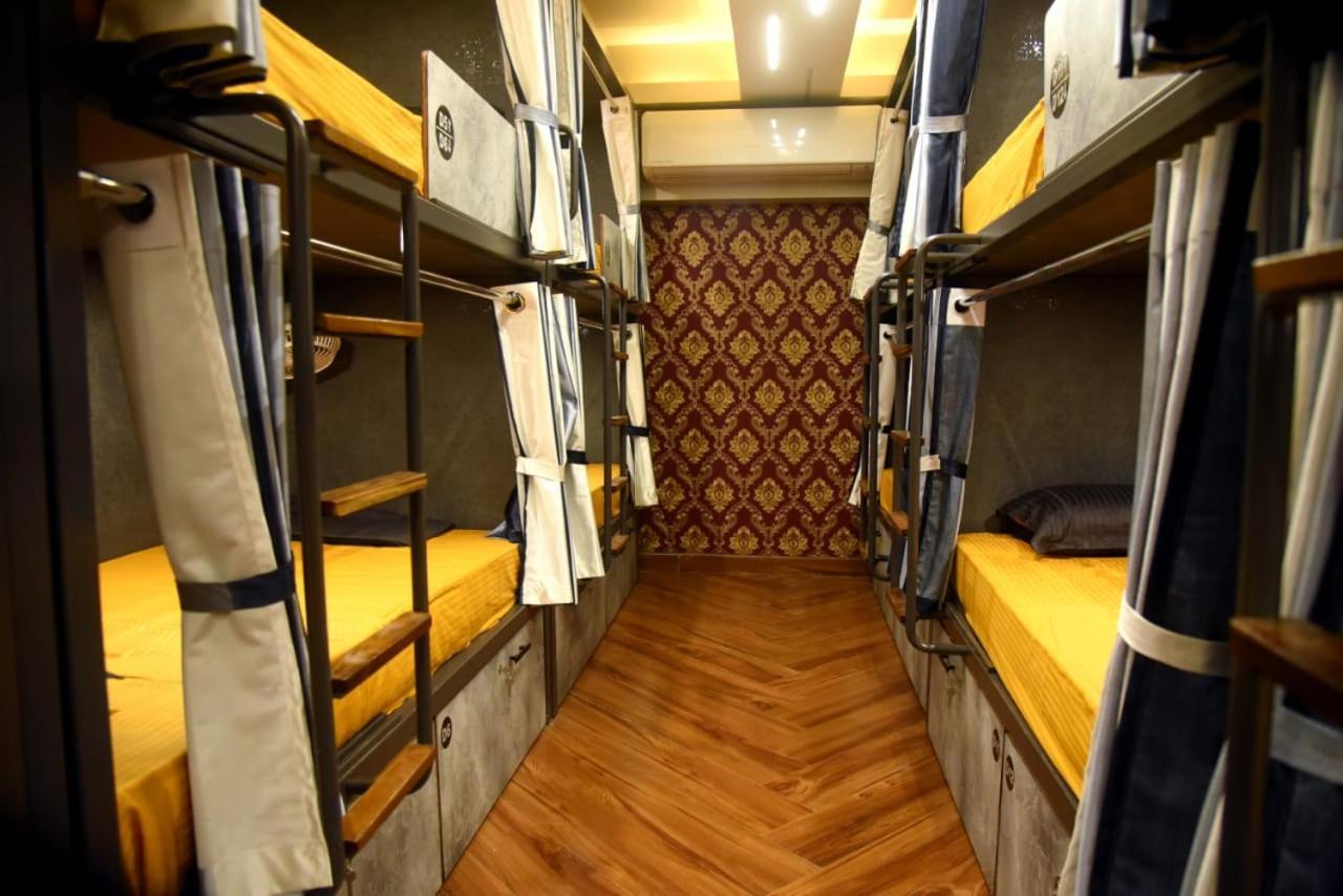 Charyana Hotel Ac Dormitory Ahmedabad Exterior foto
