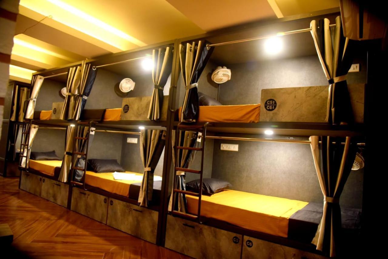 Charyana Hotel Ac Dormitory Ahmedabad Exterior foto
