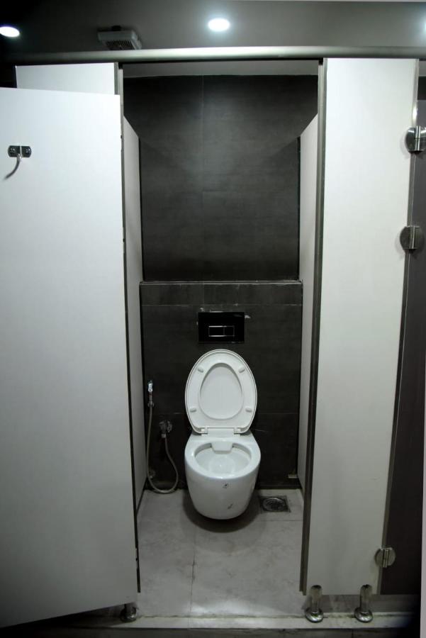 Charyana Hotel Ac Dormitory Ahmedabad Exterior foto
