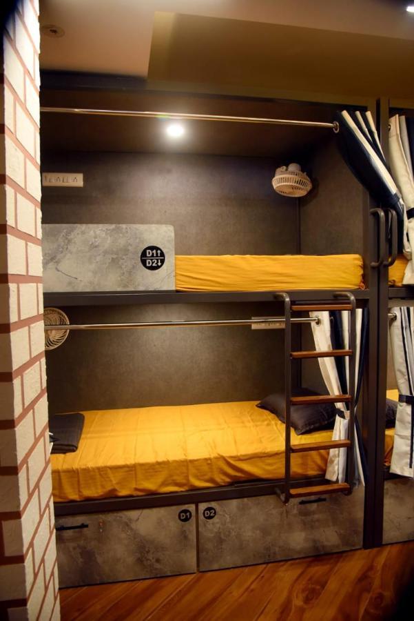 Charyana Hotel Ac Dormitory Ahmedabad Exterior foto