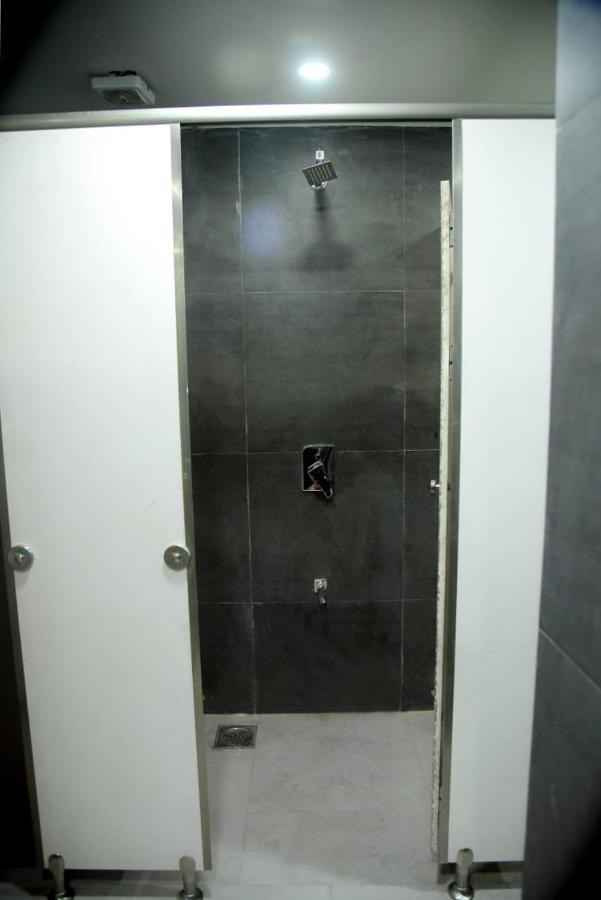Charyana Hotel Ac Dormitory Ahmedabad Exterior foto