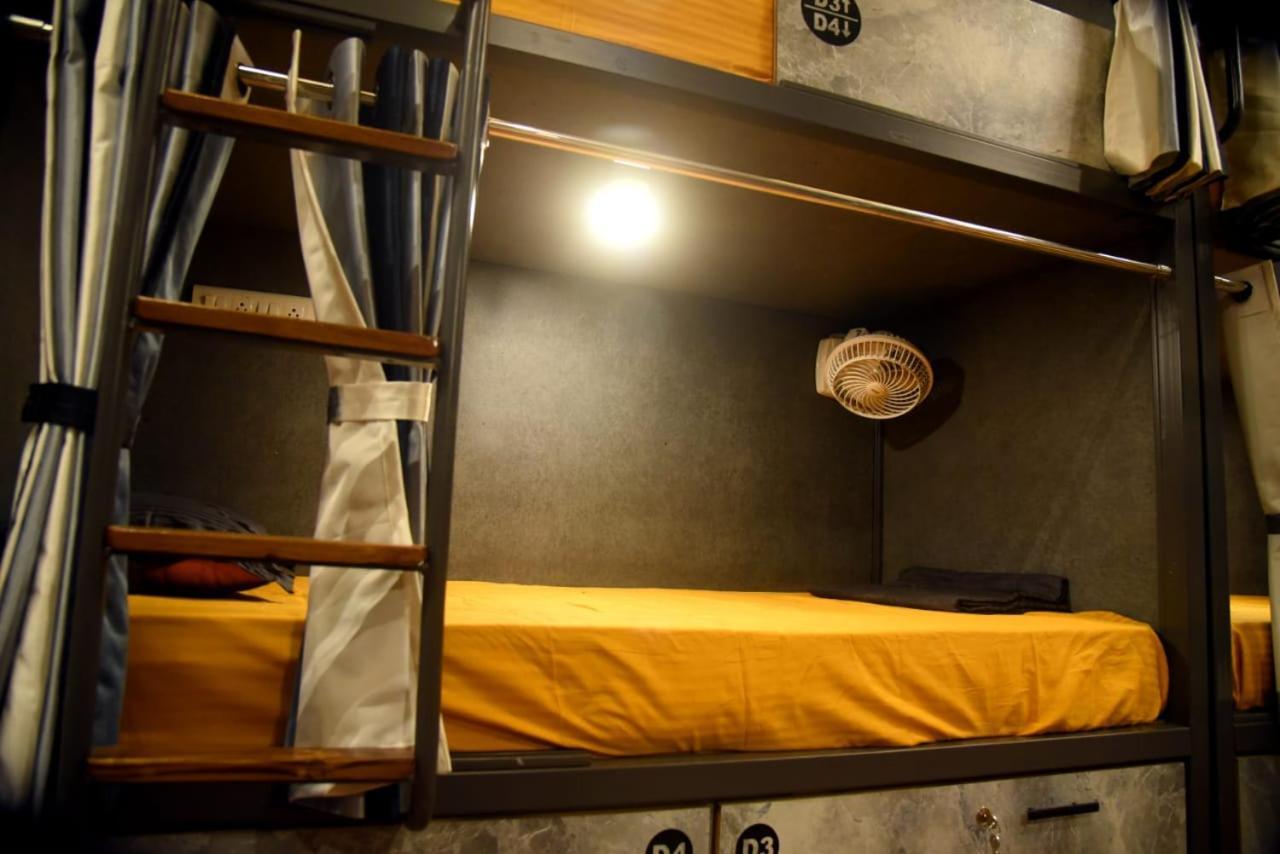 Charyana Hotel Ac Dormitory Ahmedabad Exterior foto