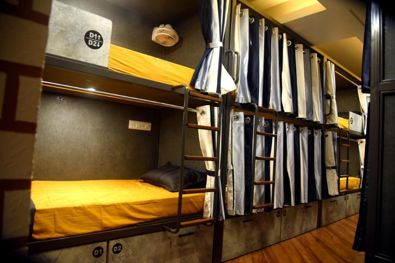Charyana Hotel Ac Dormitory Ahmedabad Exterior foto